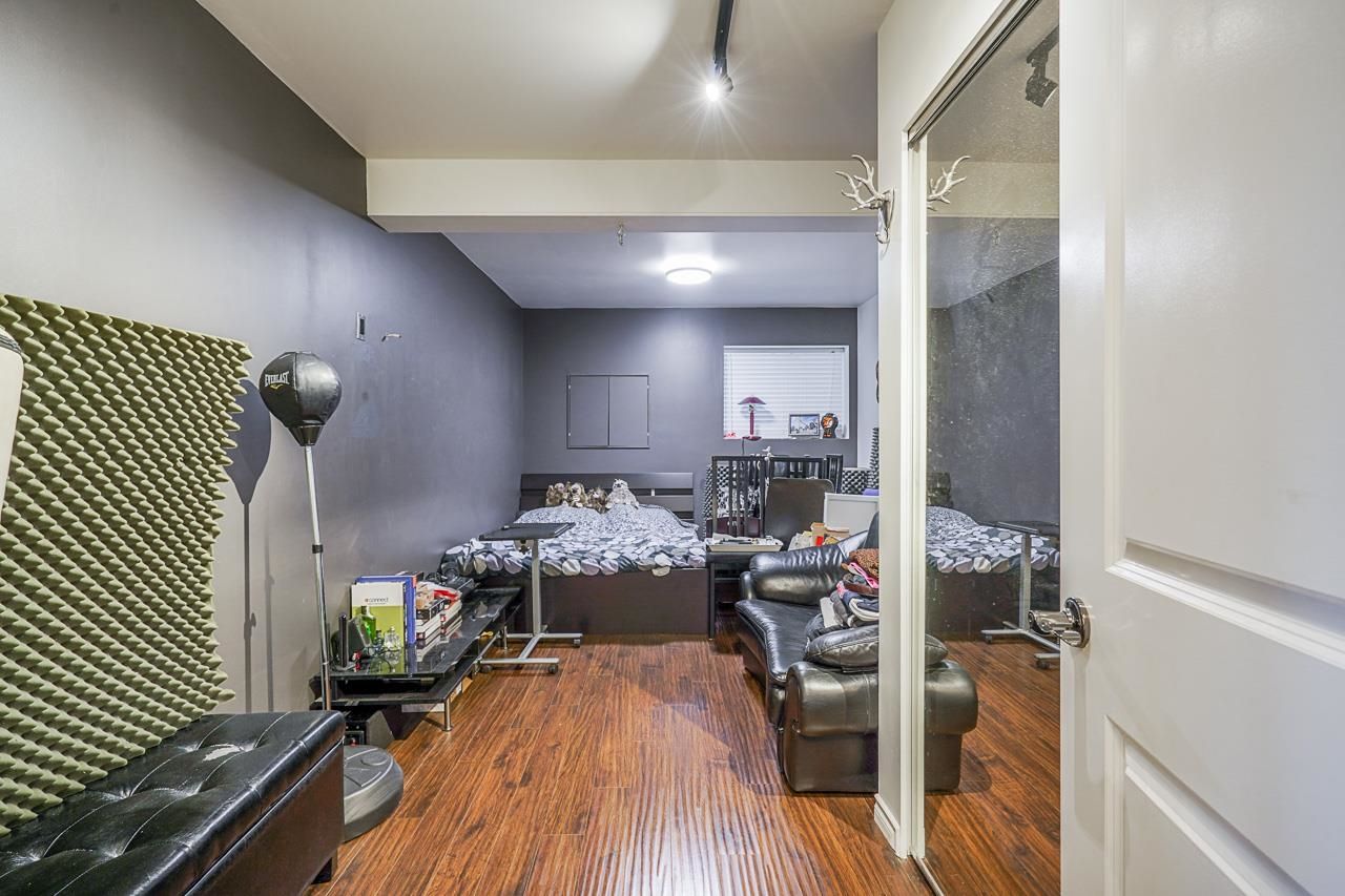 Listing Image 23