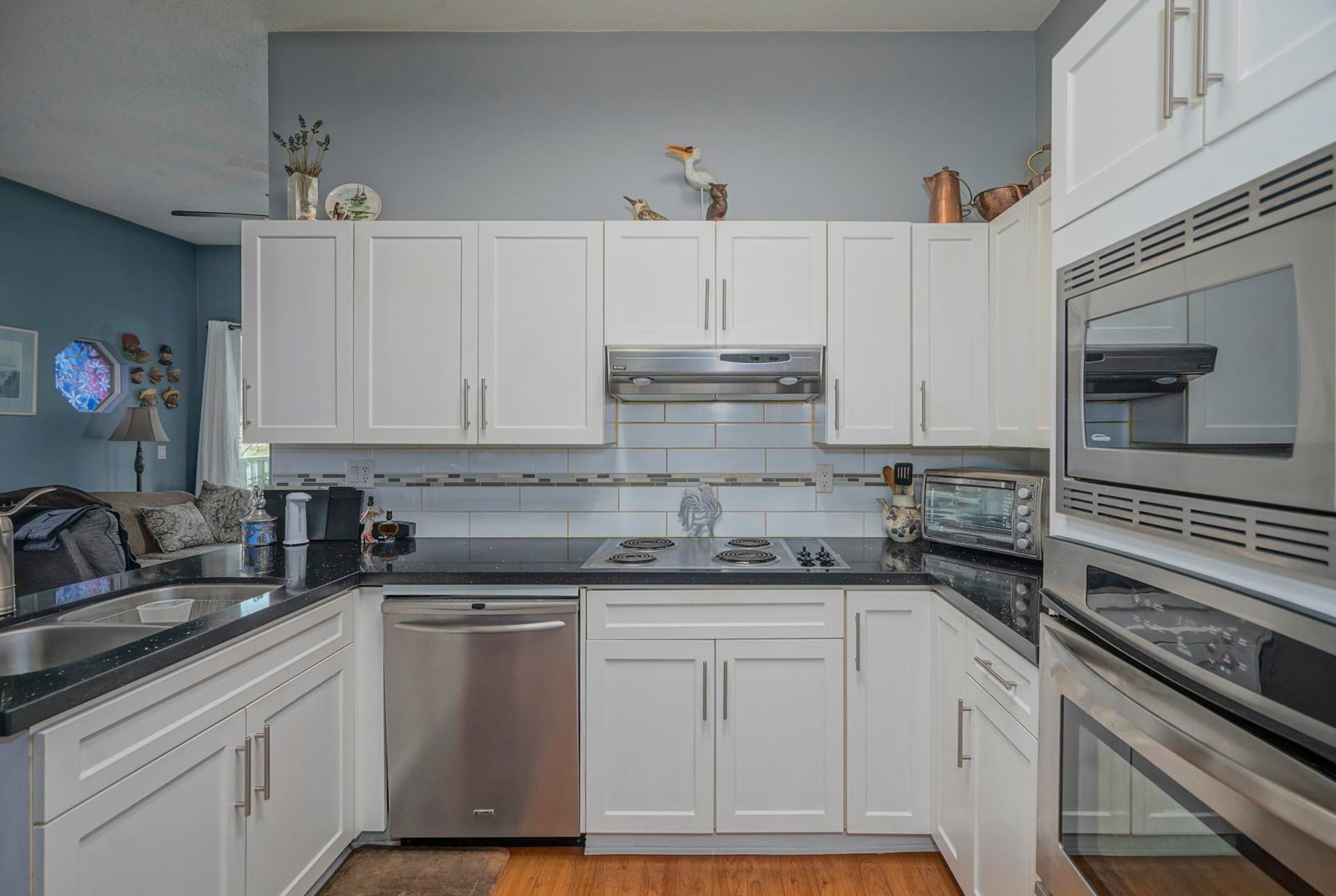 Listing Image 10