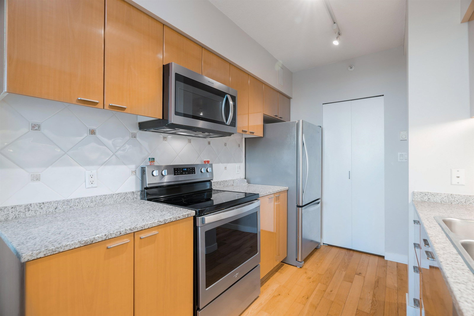 Listing Image 20