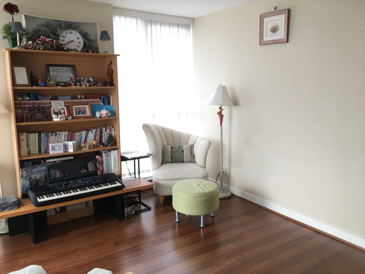 Listing Image 4