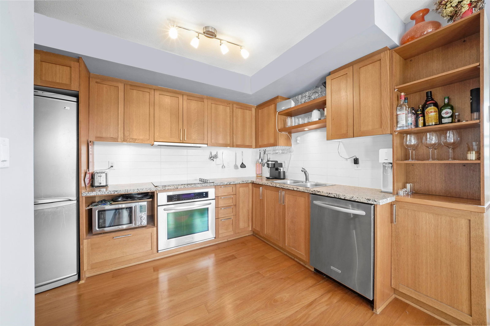 Listing Image 4