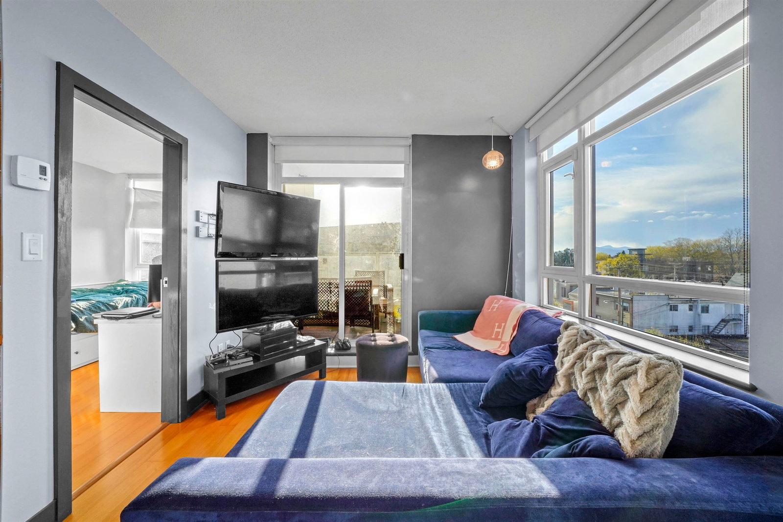 Listing Image 9