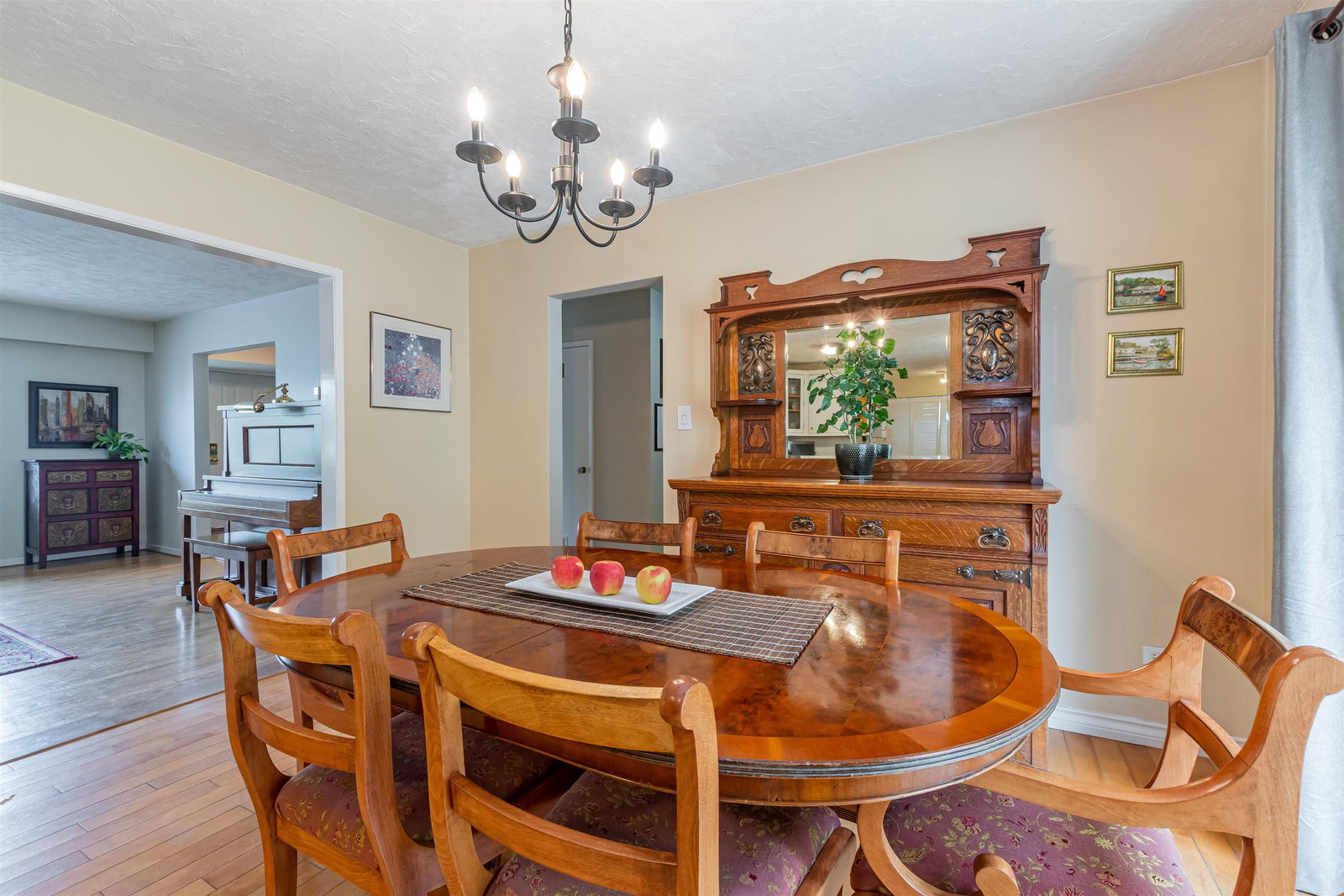 Listing Image 9