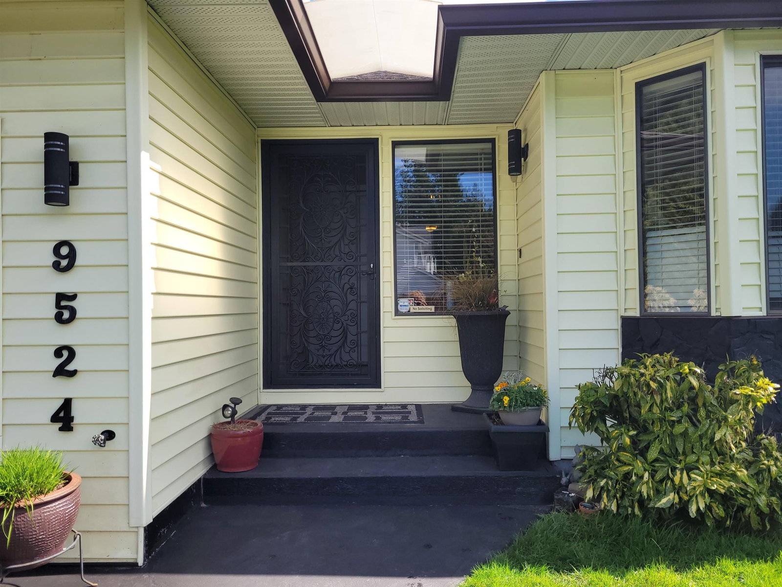Listing Image 6
