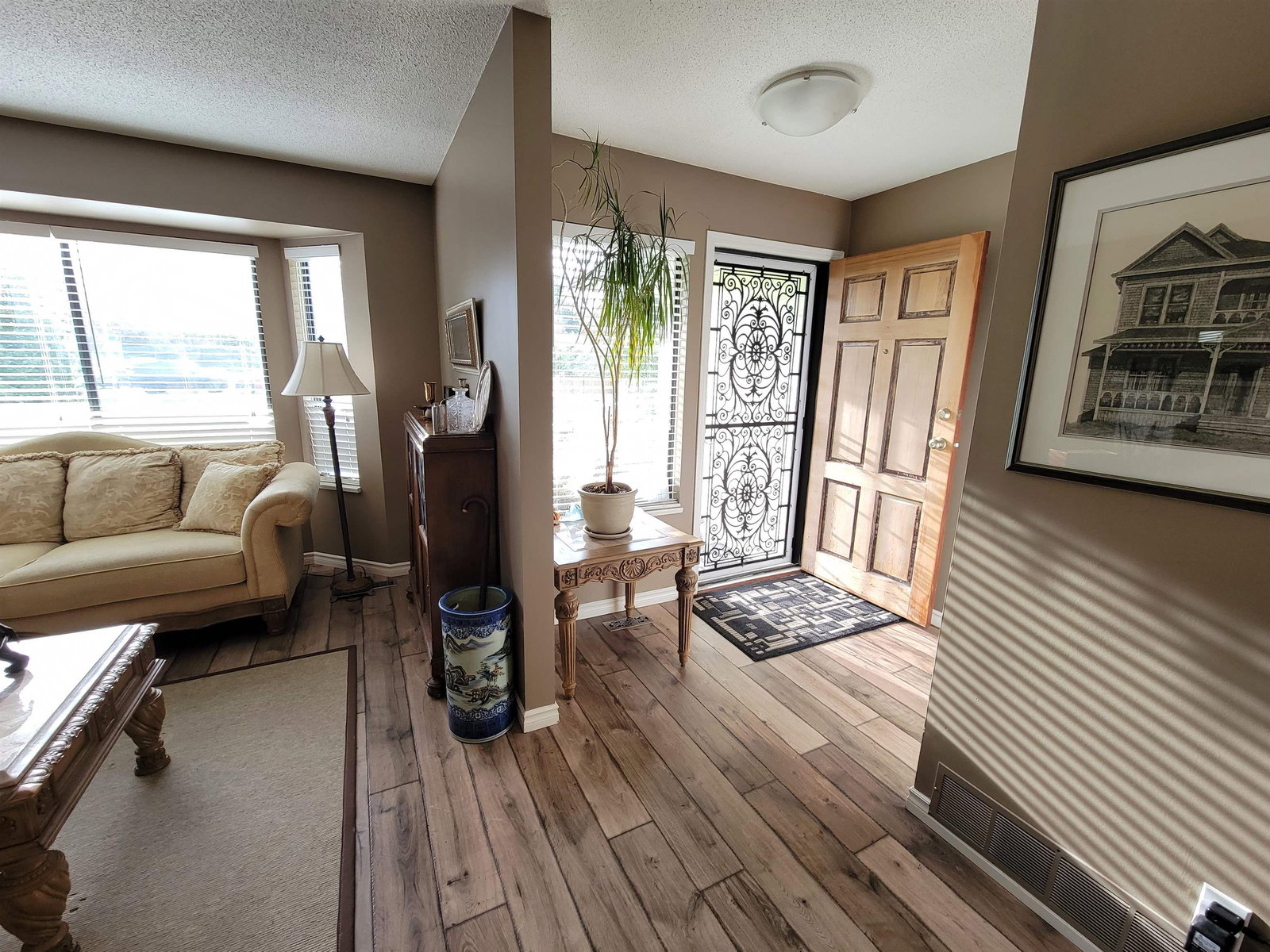 Listing Image 9