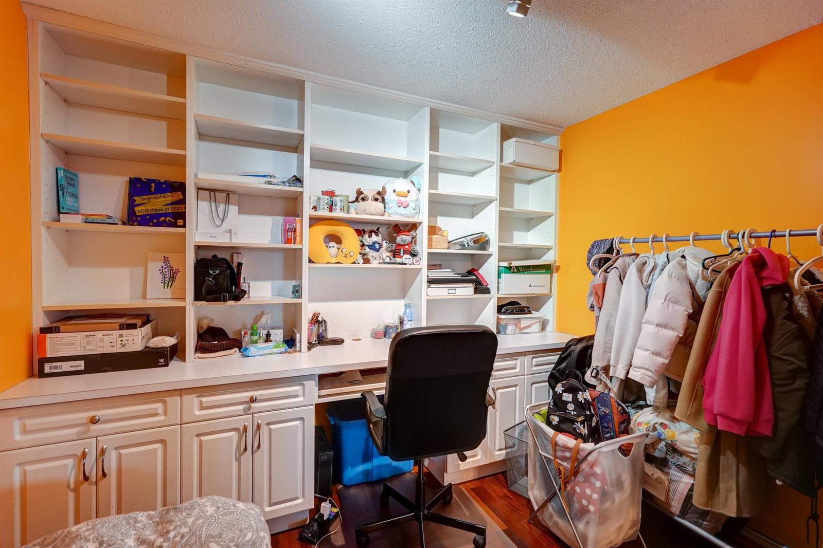 Listing Image 9