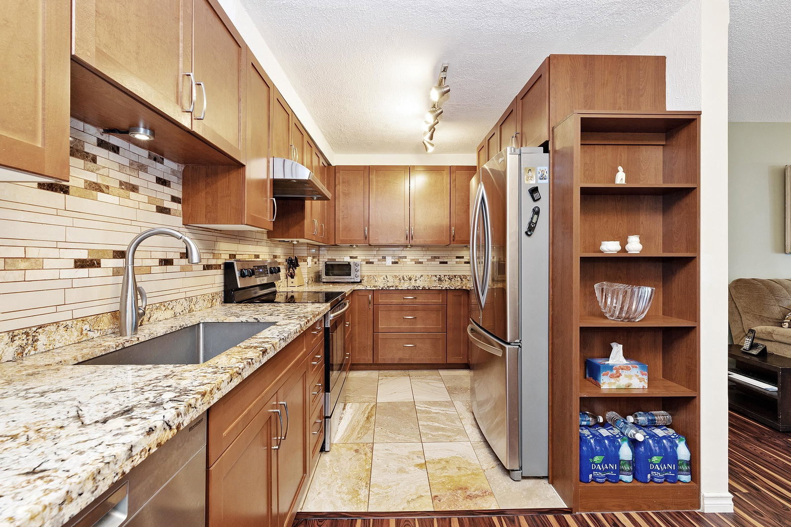 Listing Image 8