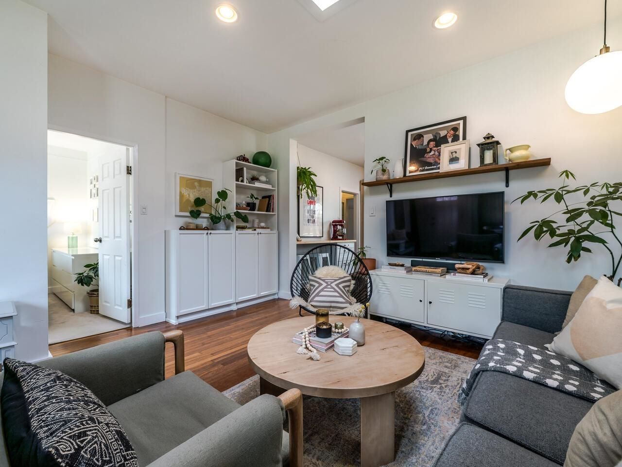 Listing Image 6