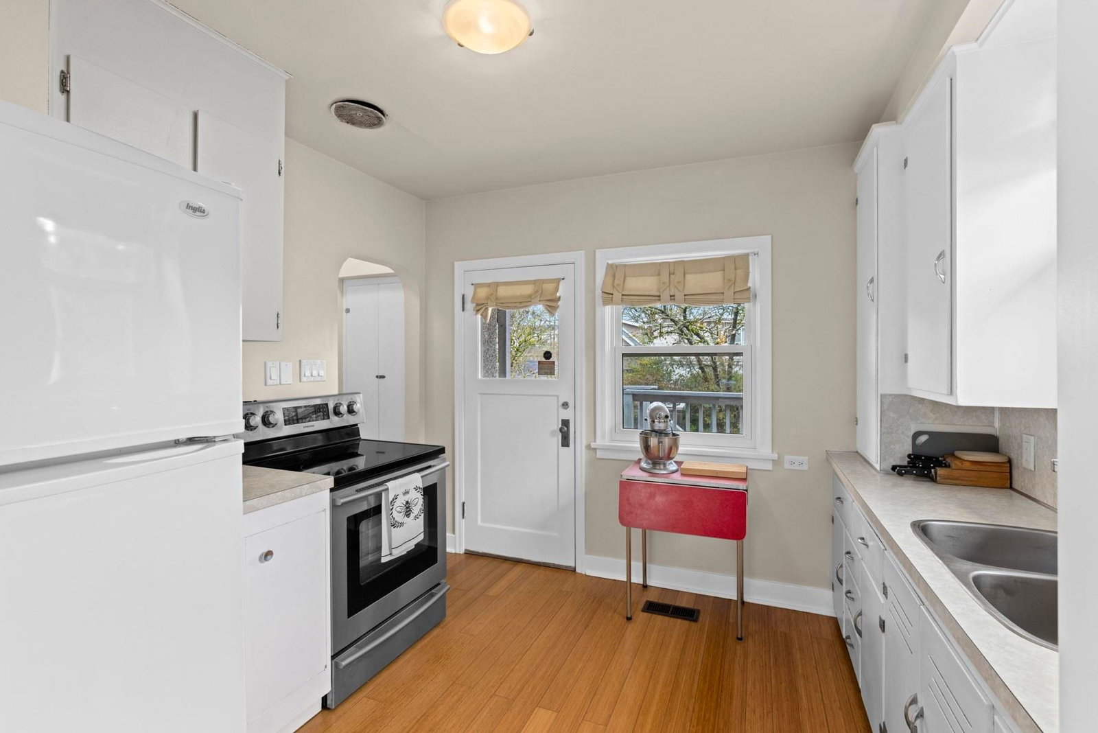 Listing Image 10