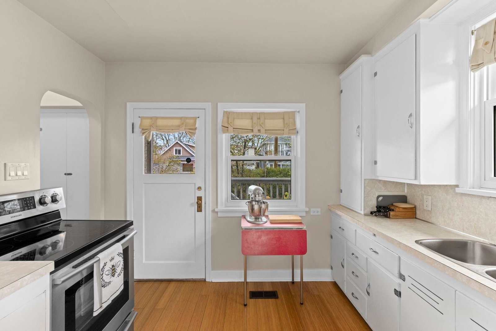 Listing Image 11