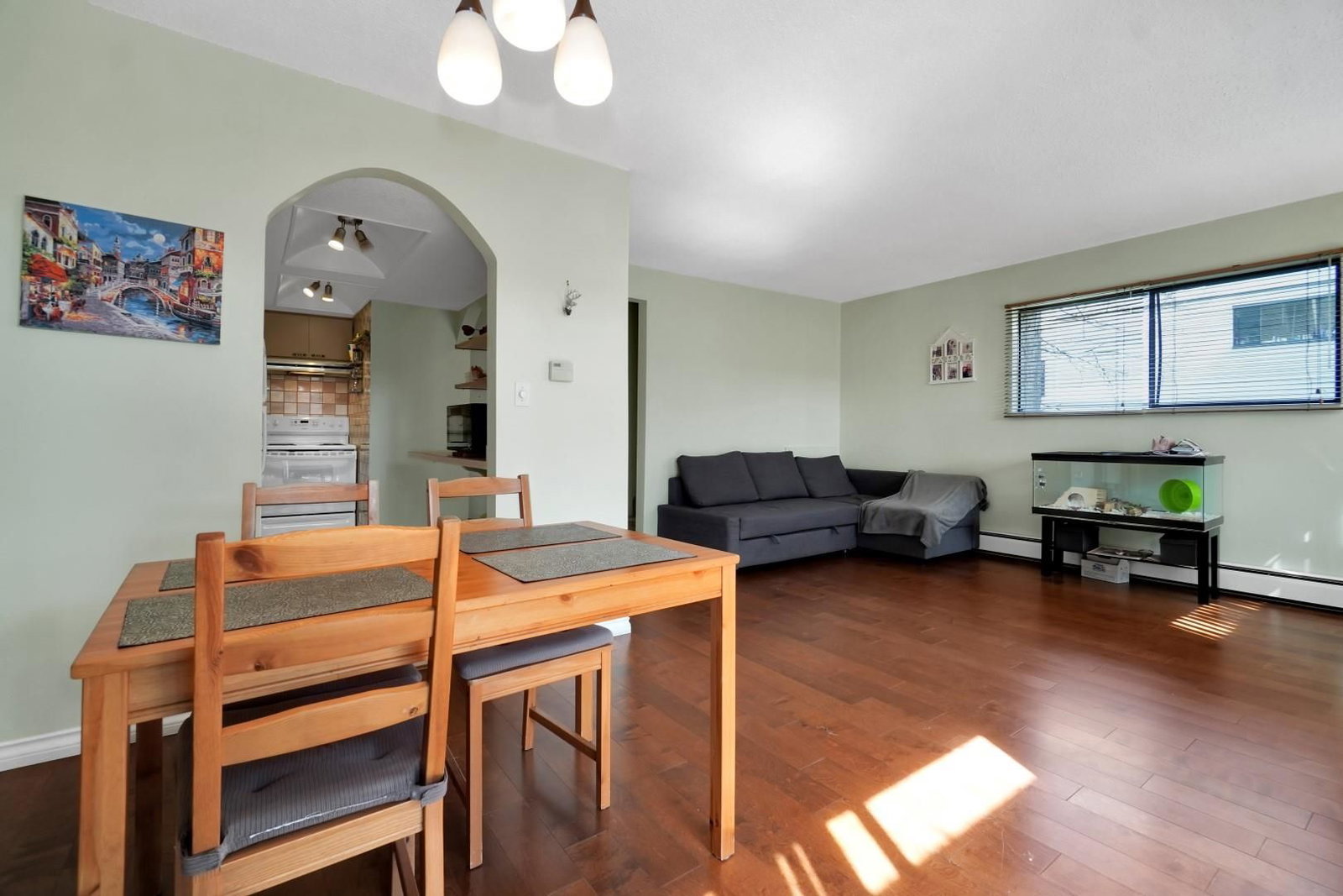 Listing Image 12