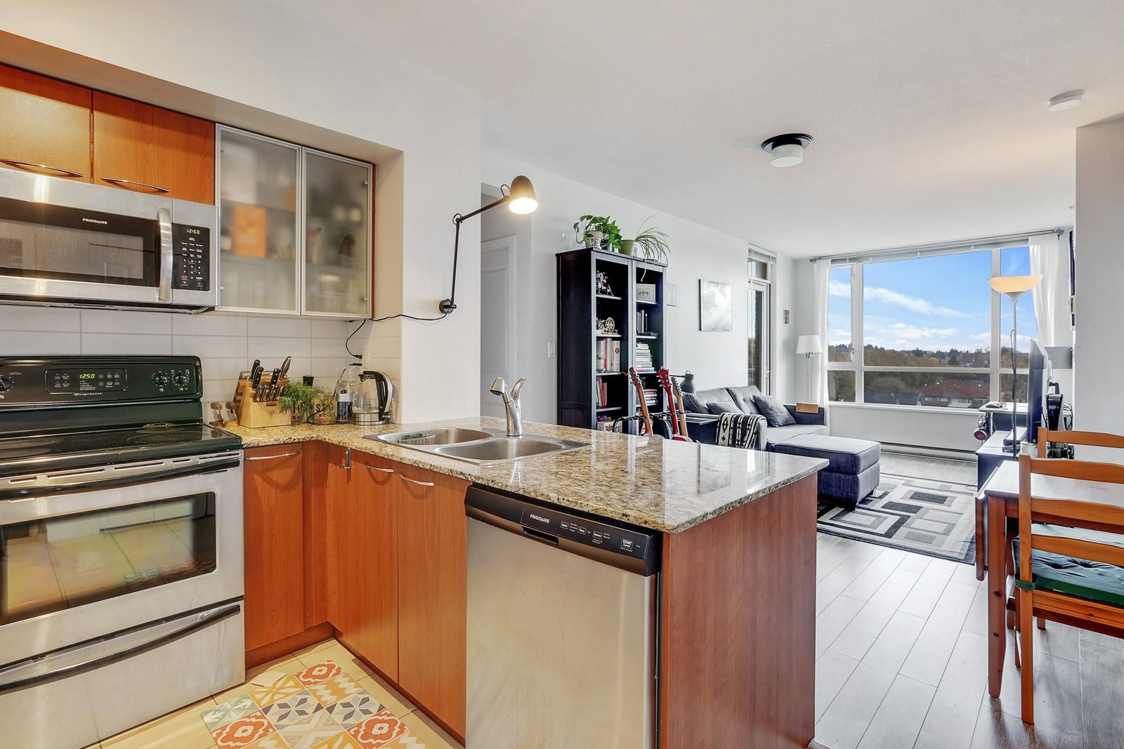 Listing Image 9