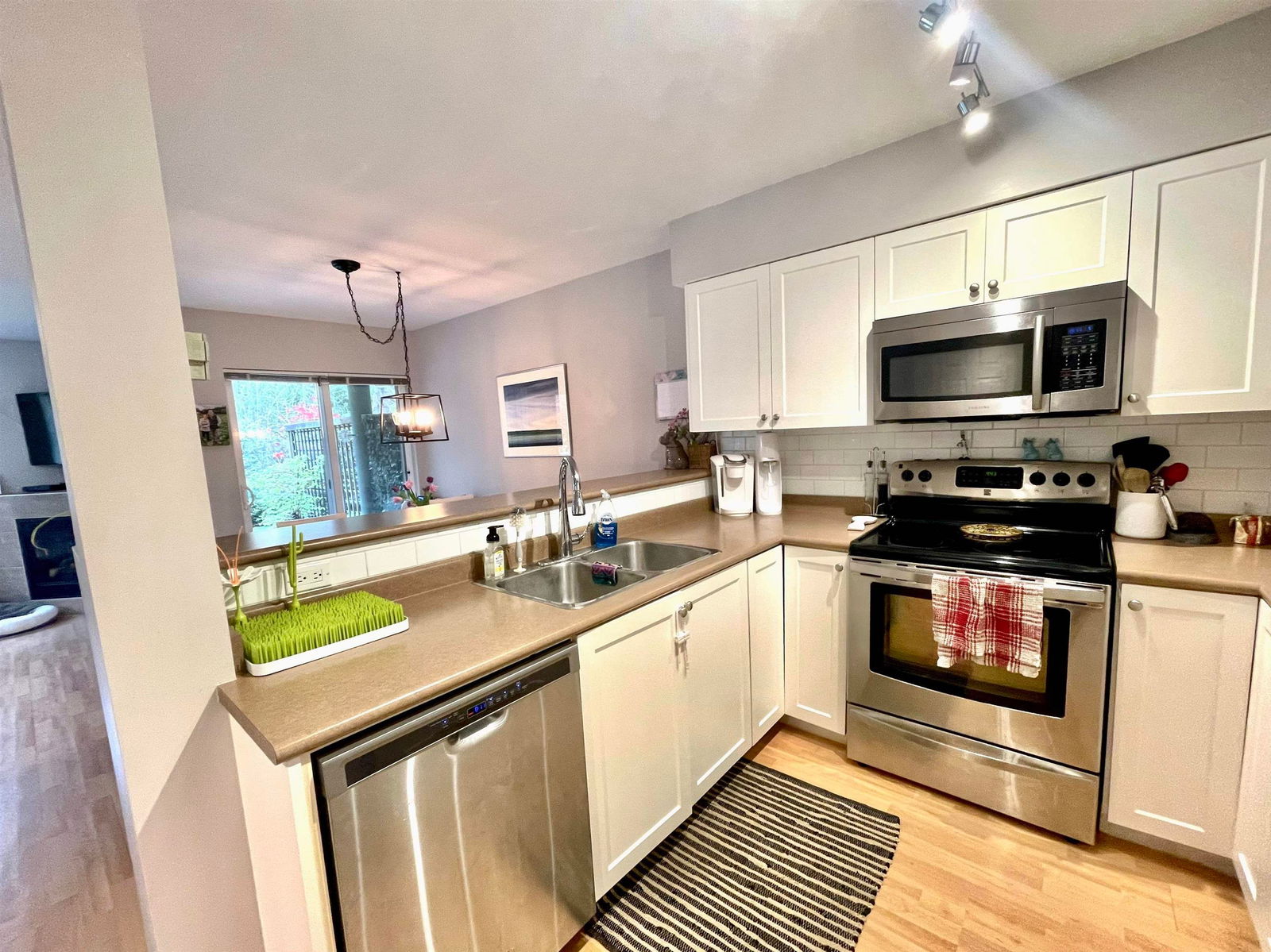 Listing Image 5