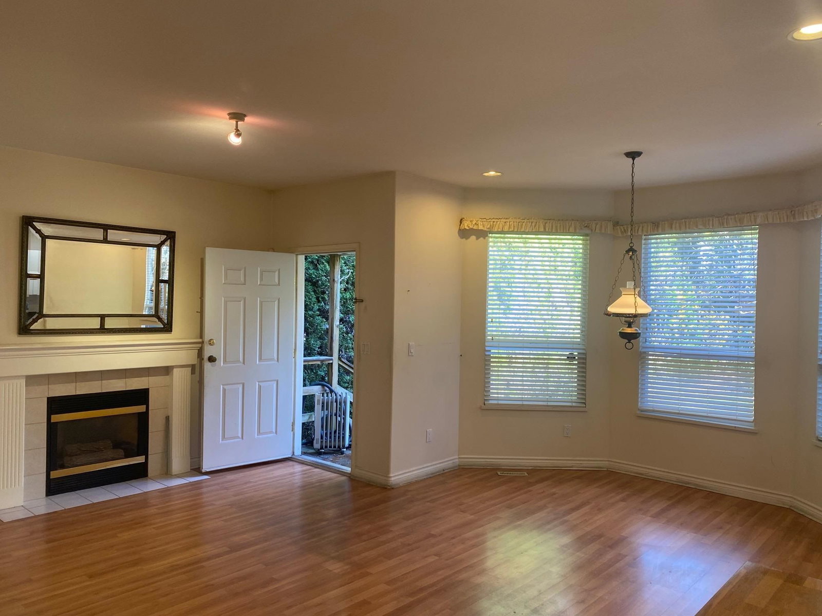 Listing Image 17