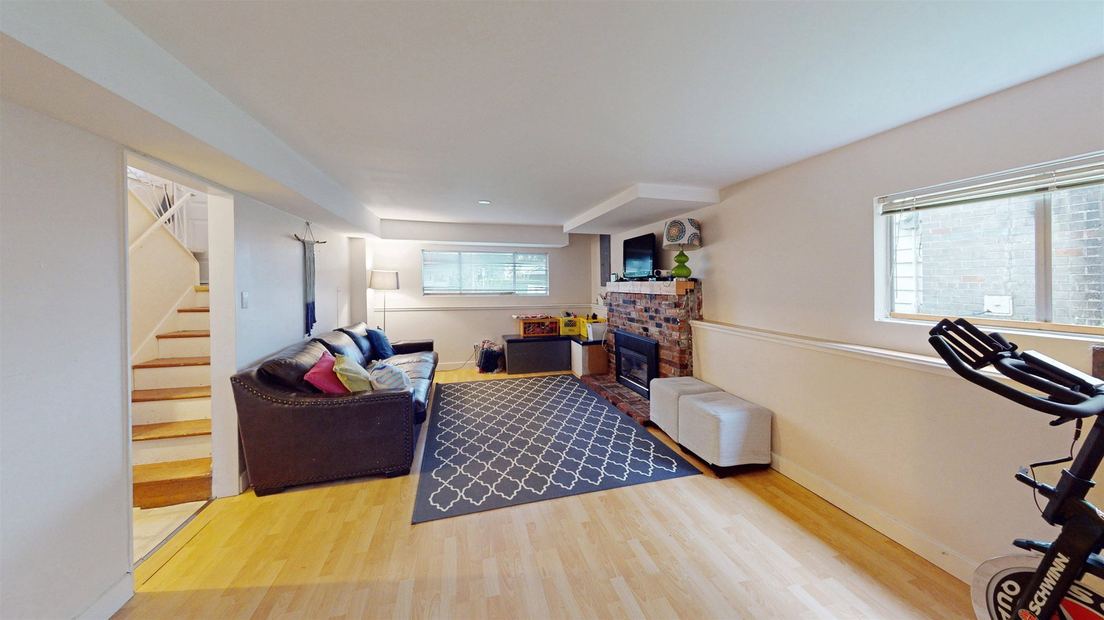Listing Image 17