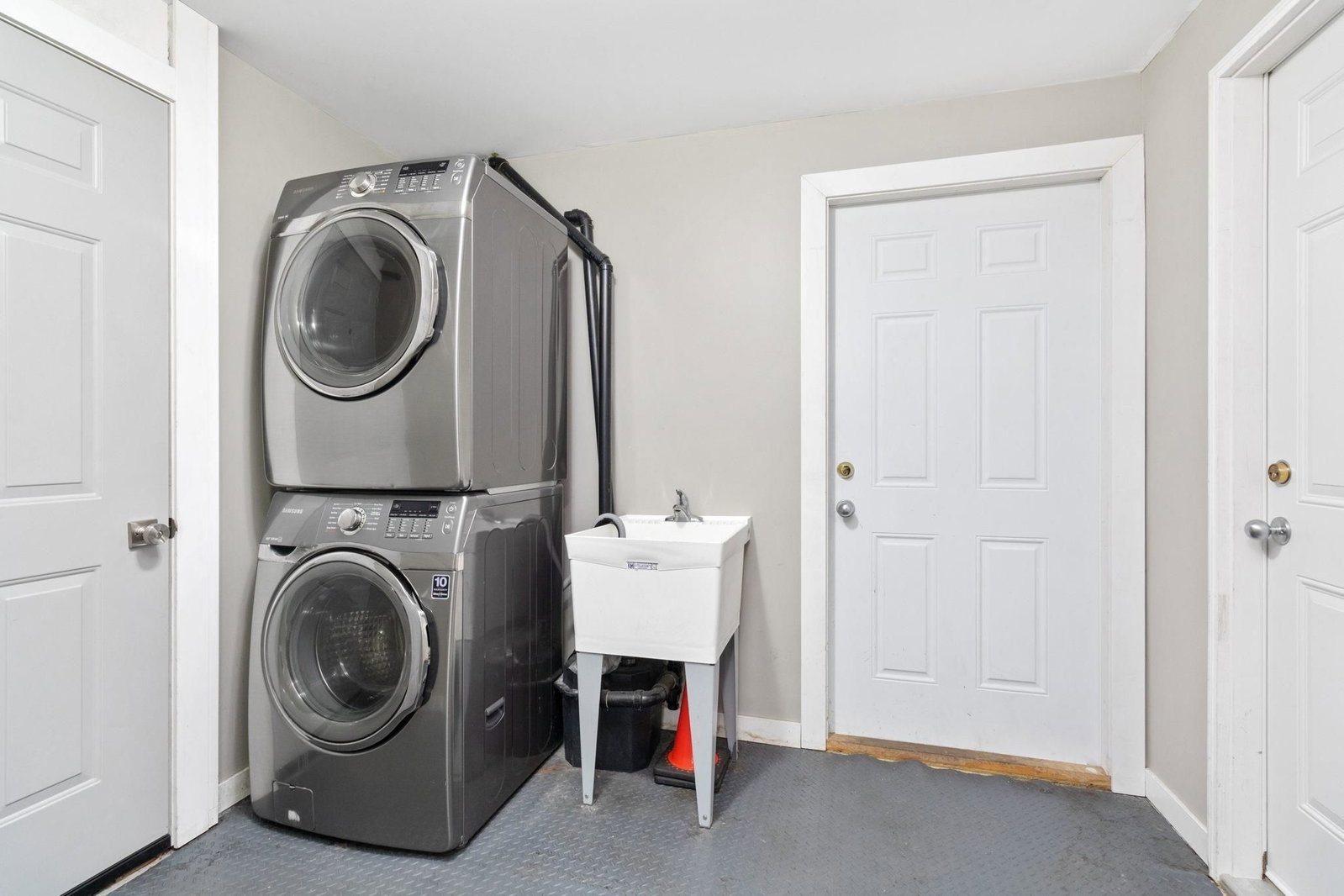 Listing Image 18