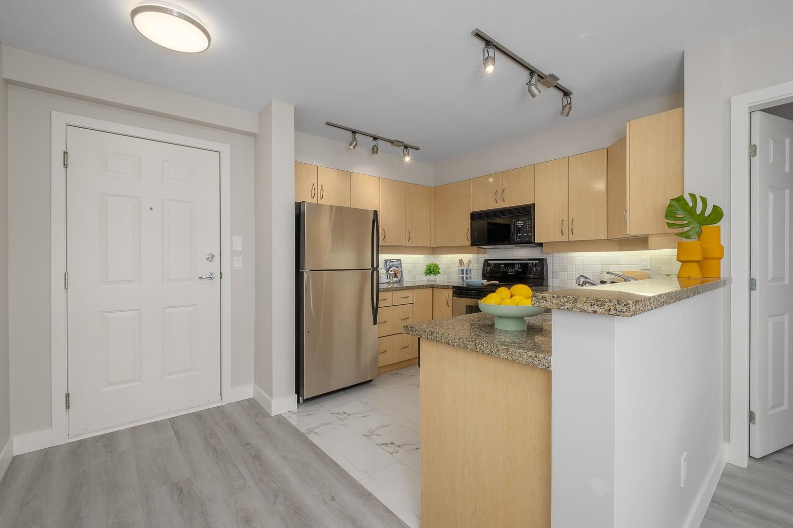 Listing Image 10