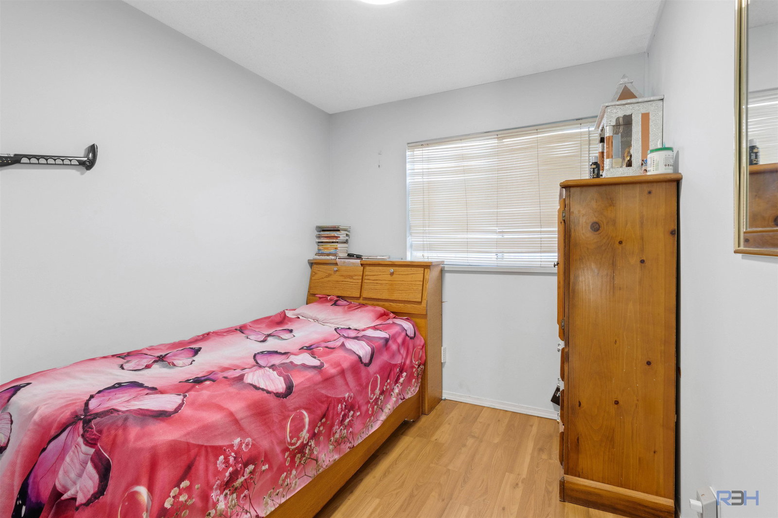 Listing Image 9