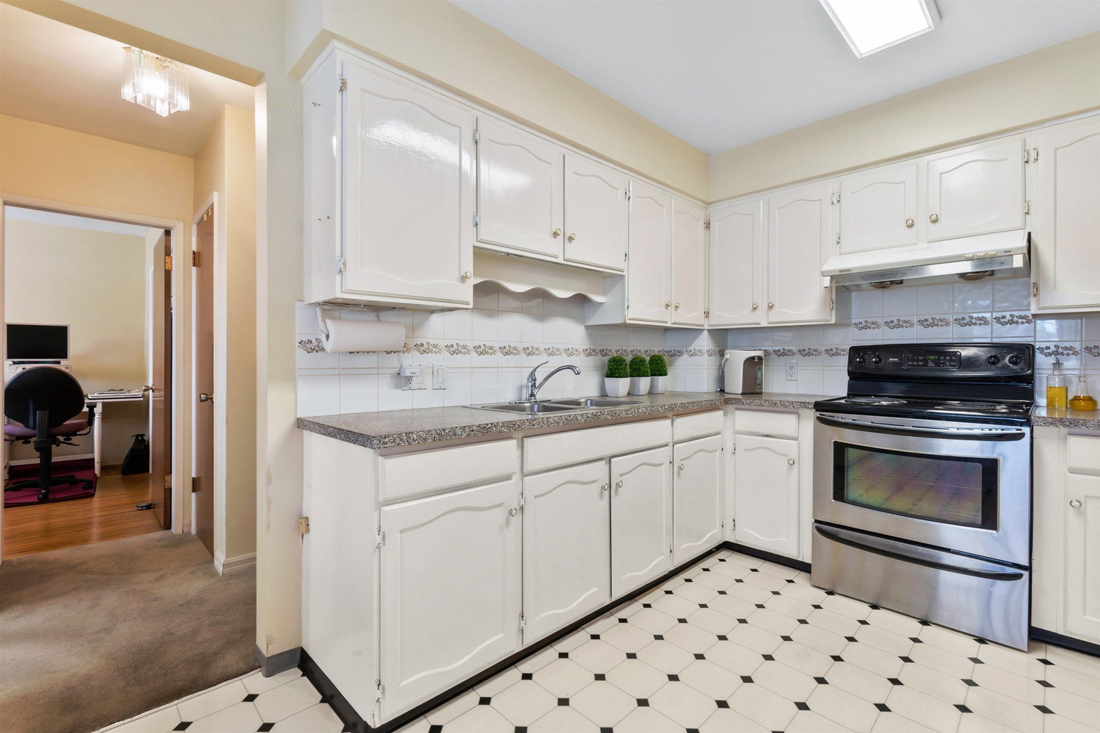 Listing Image 8