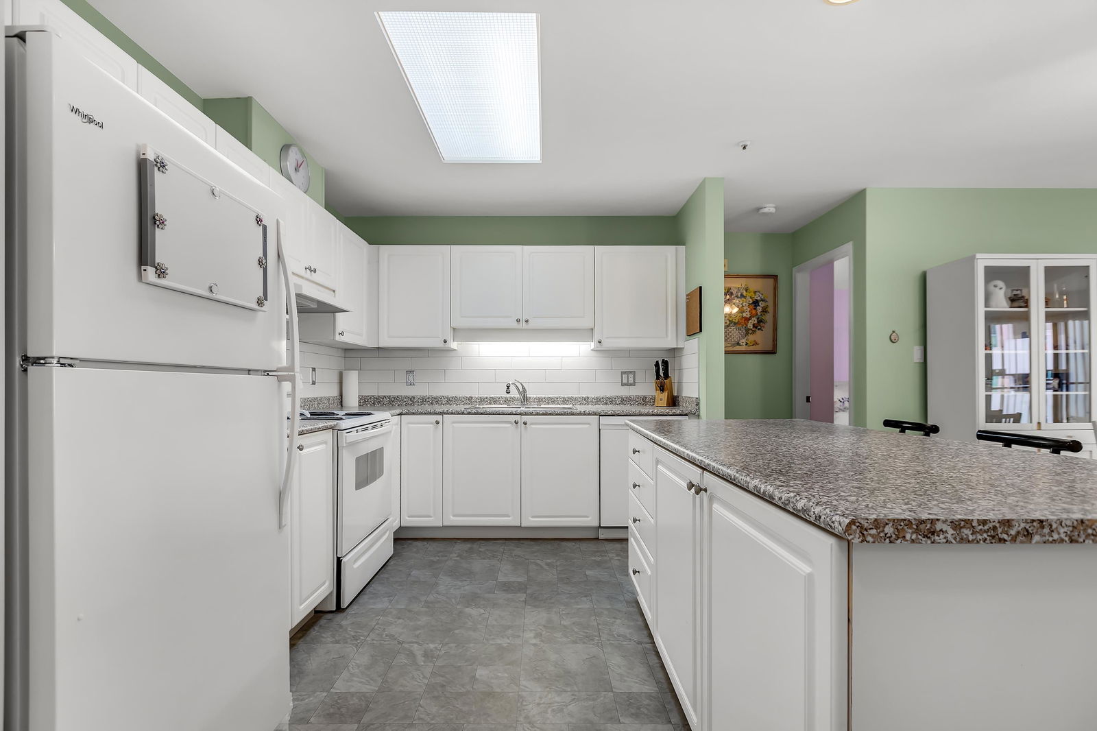 Listing Image 5