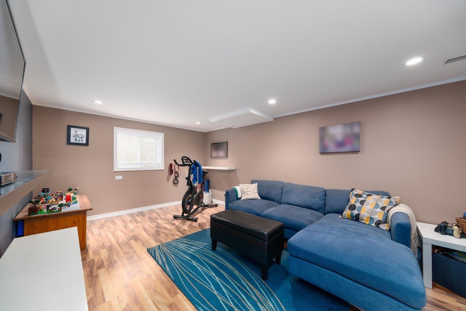 Listing Image 16