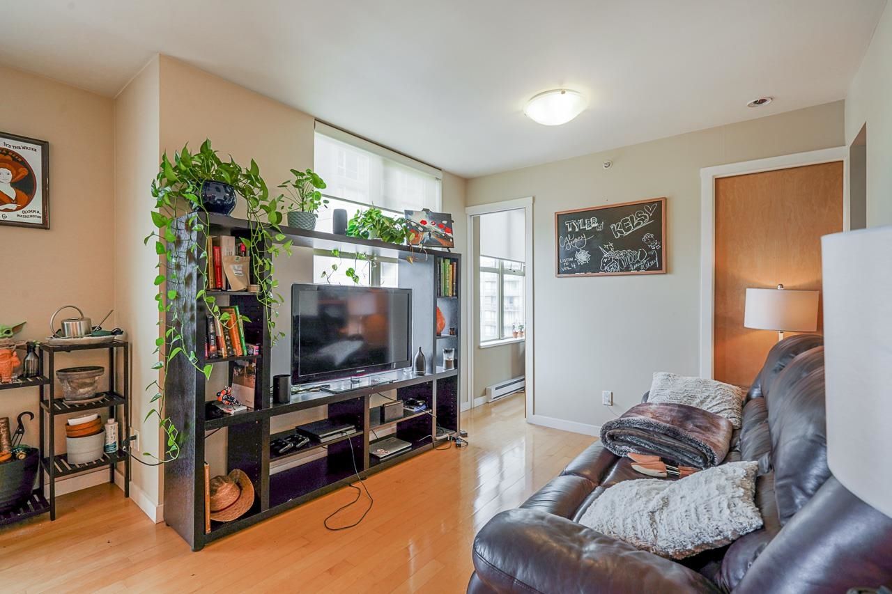 Listing Image 10