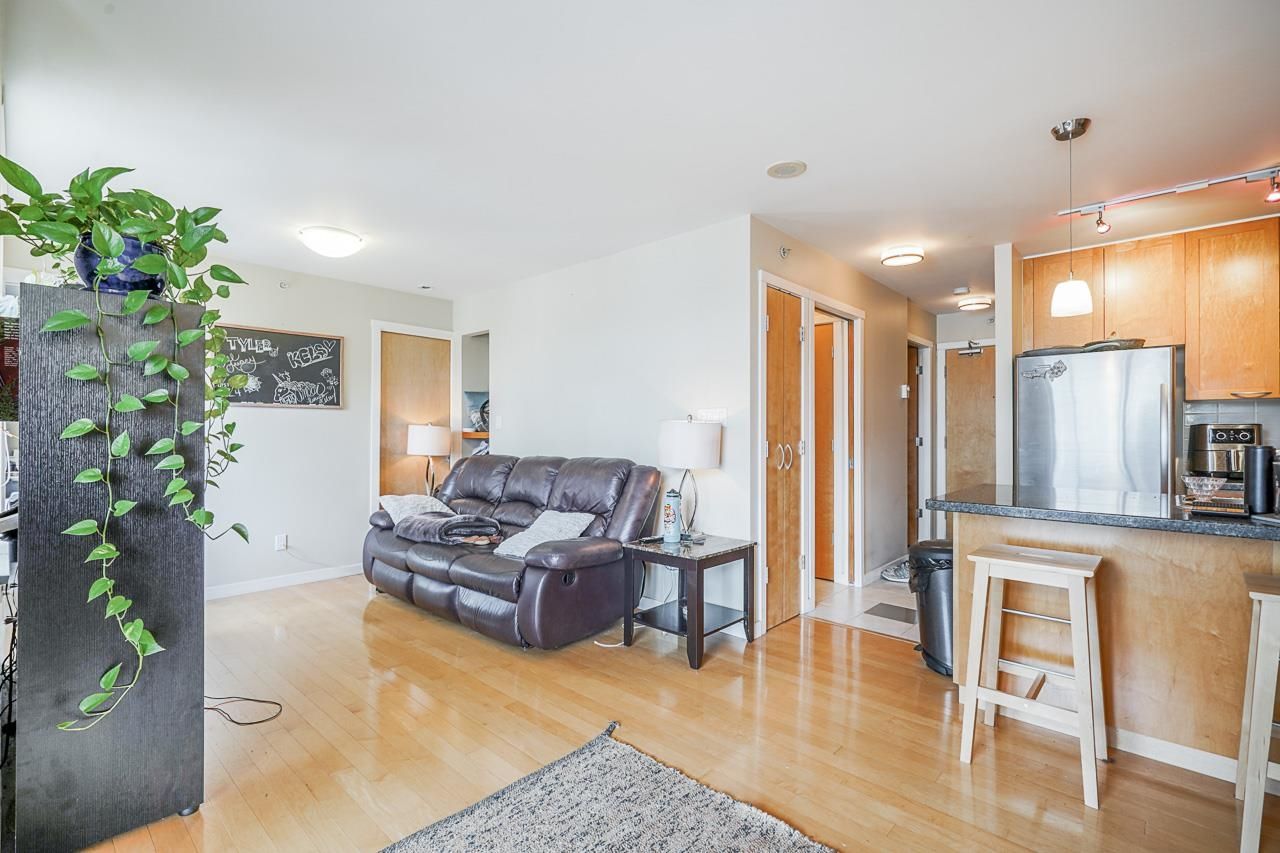 Listing Image 12