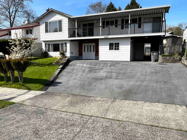 8844 Ursus Crescent