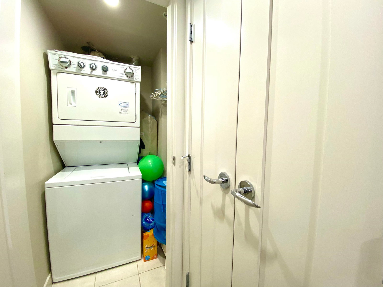 Listing Image 8