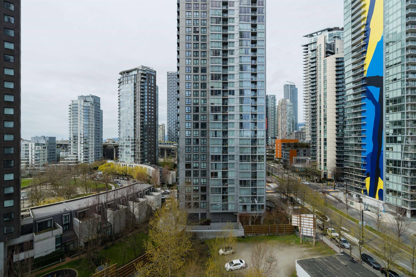 Listing Image 11