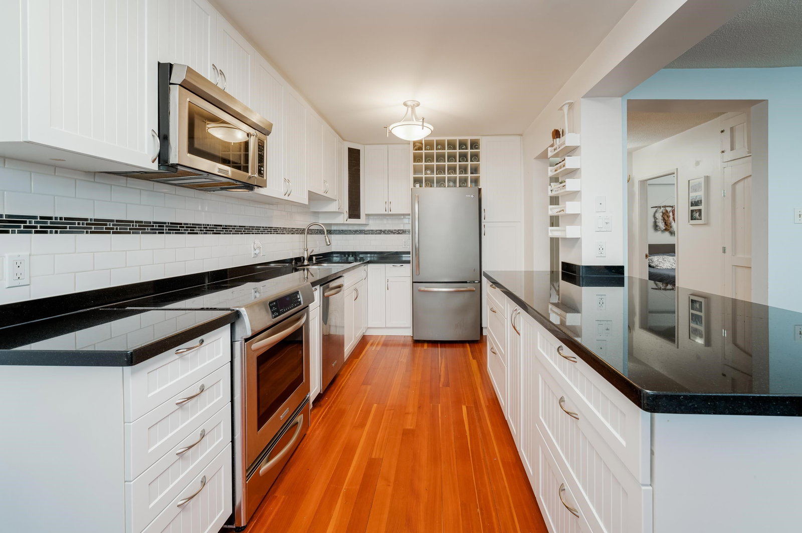 Listing Image 12