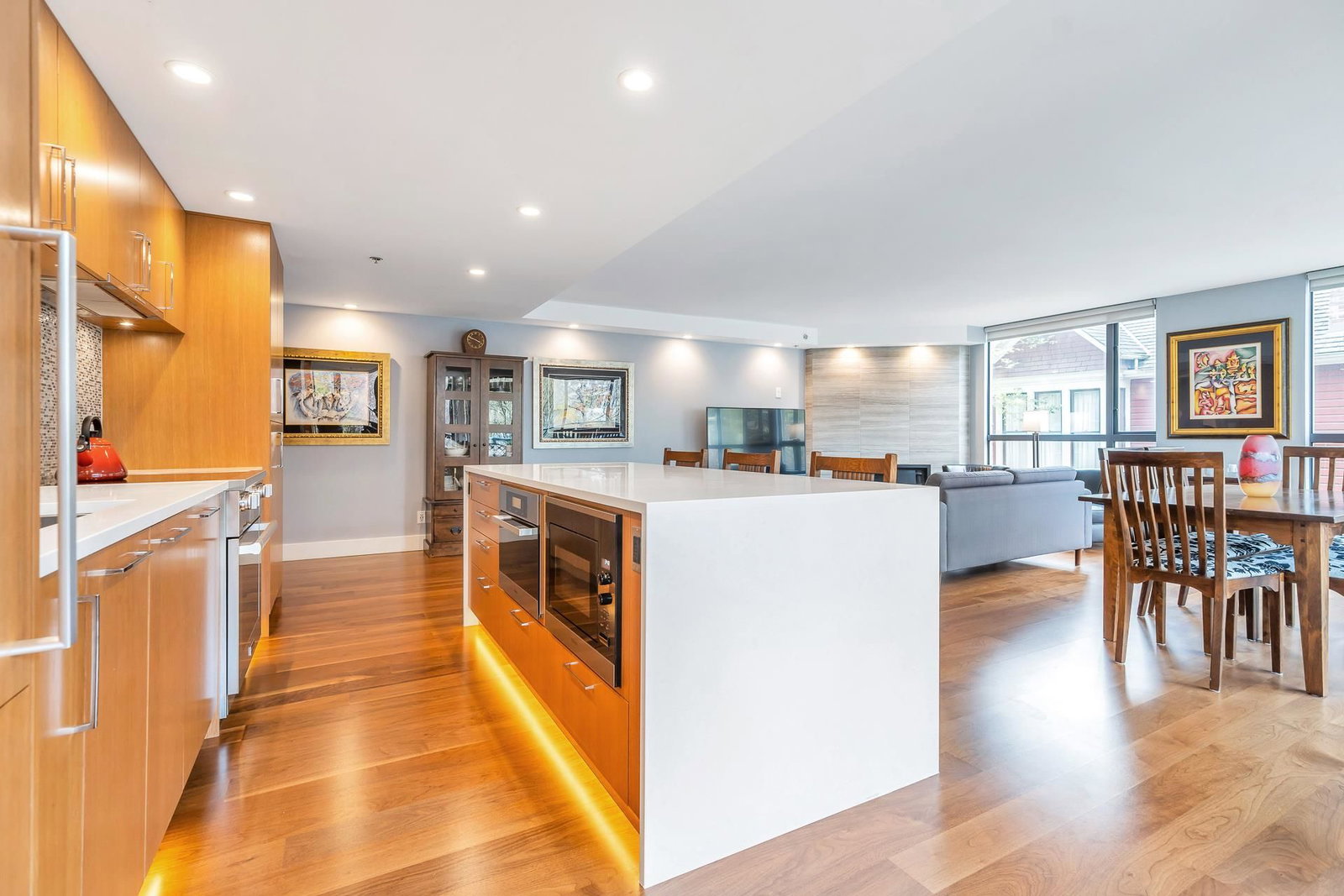 Listing Image 10