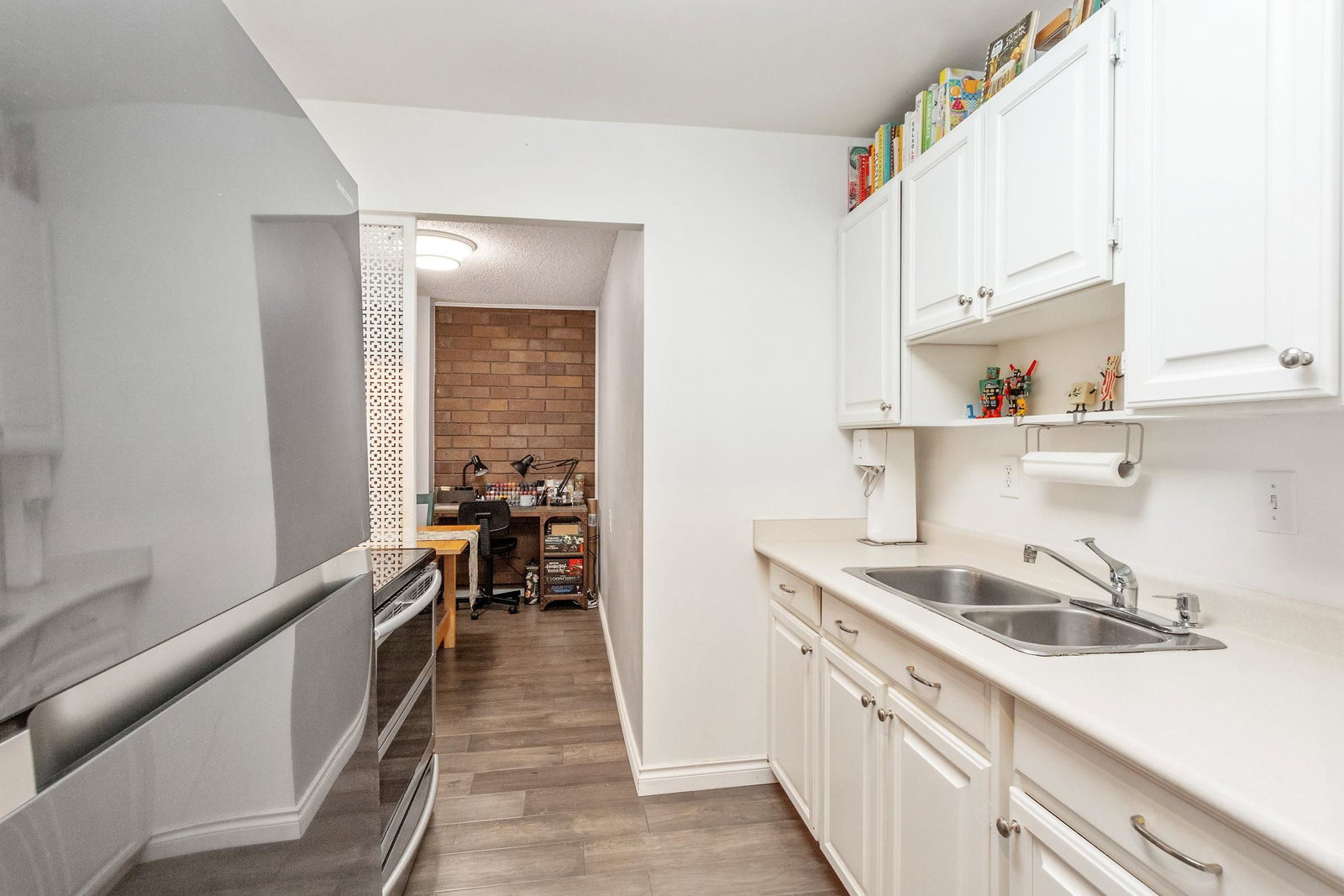 Listing Image 10