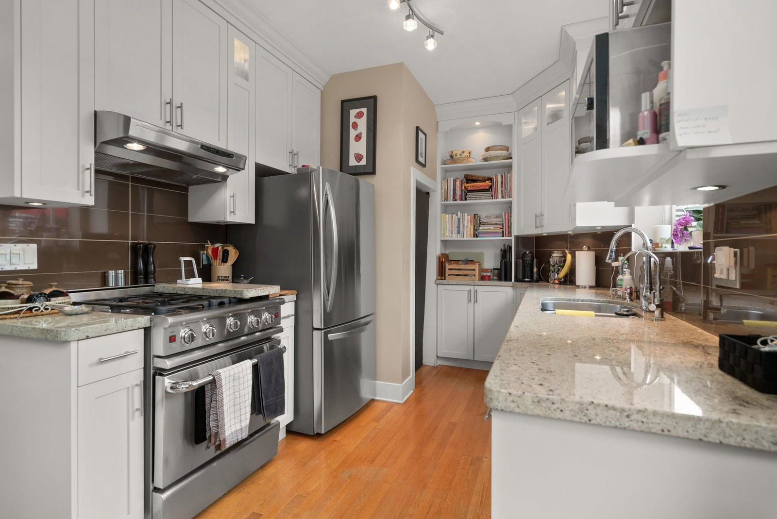 Listing Image 12