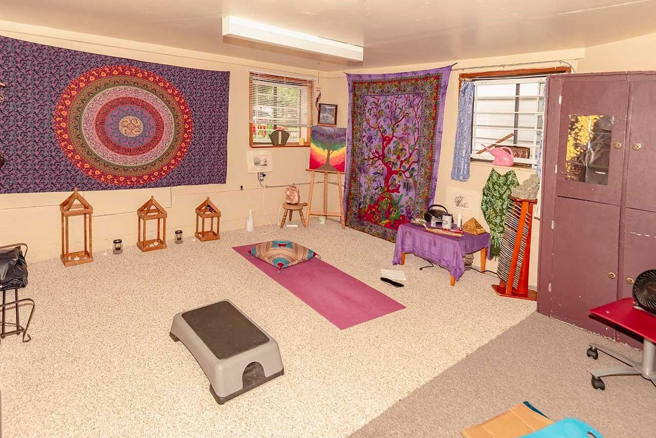 Listing Image 11