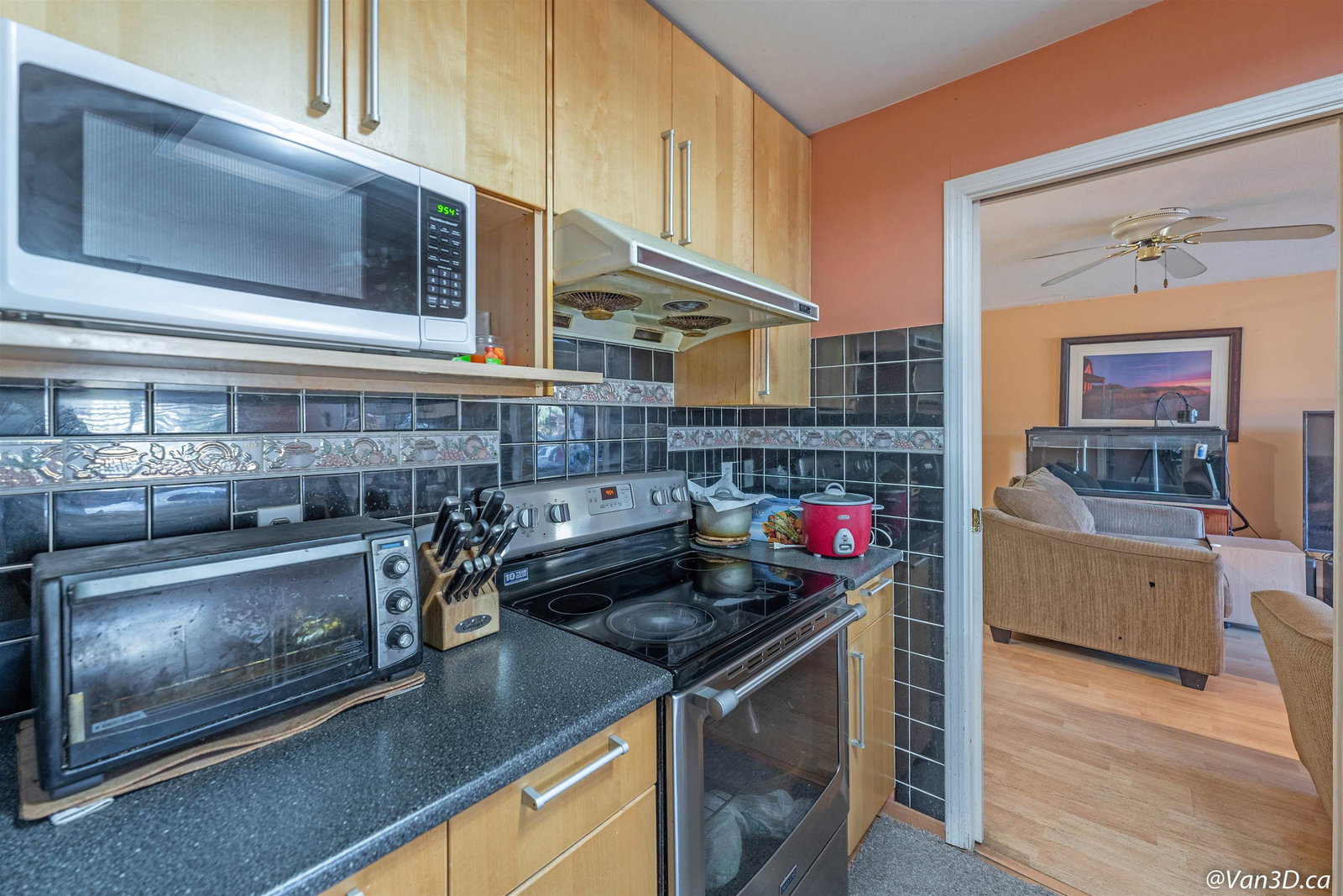 Listing Image 6