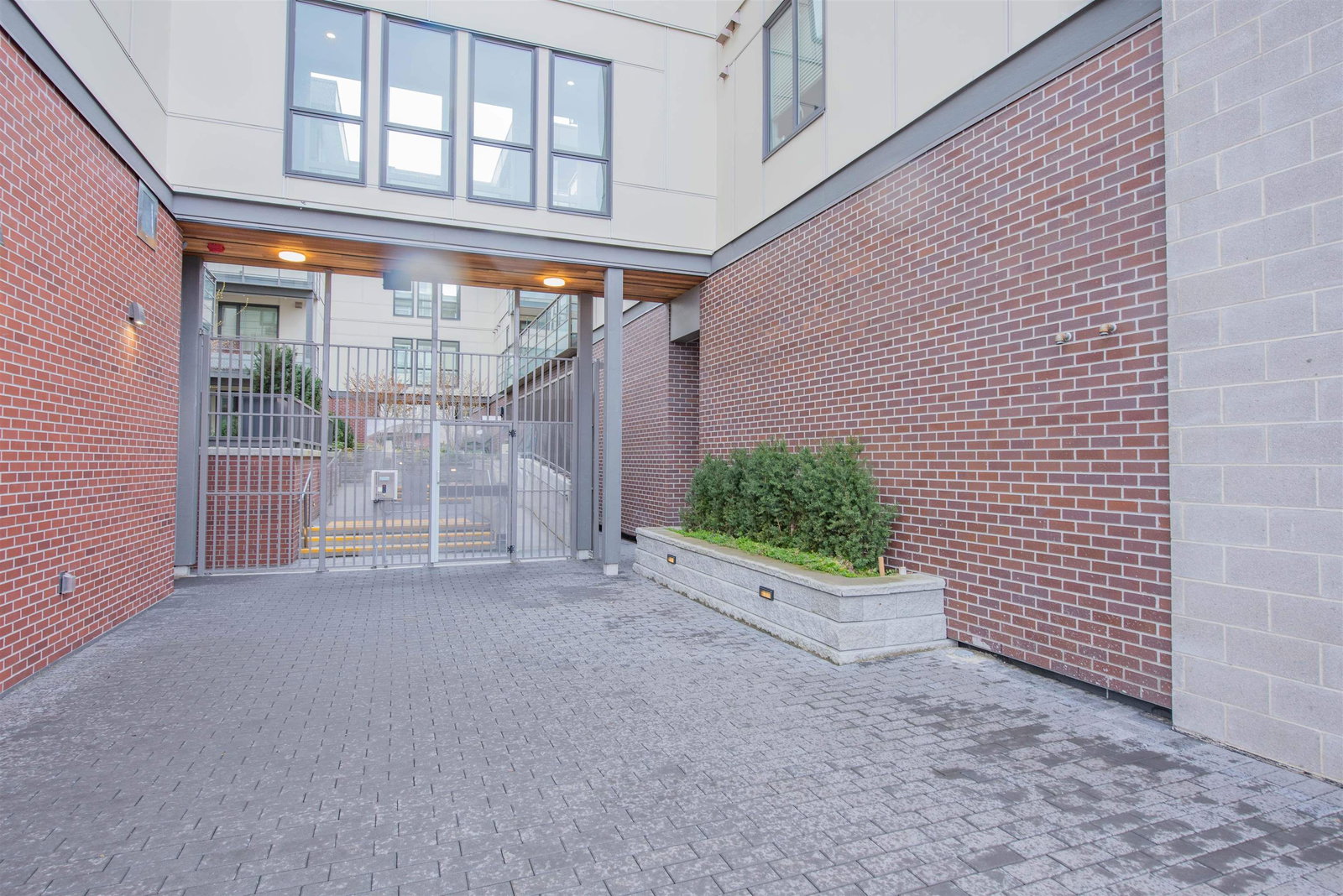 Listing Image 16