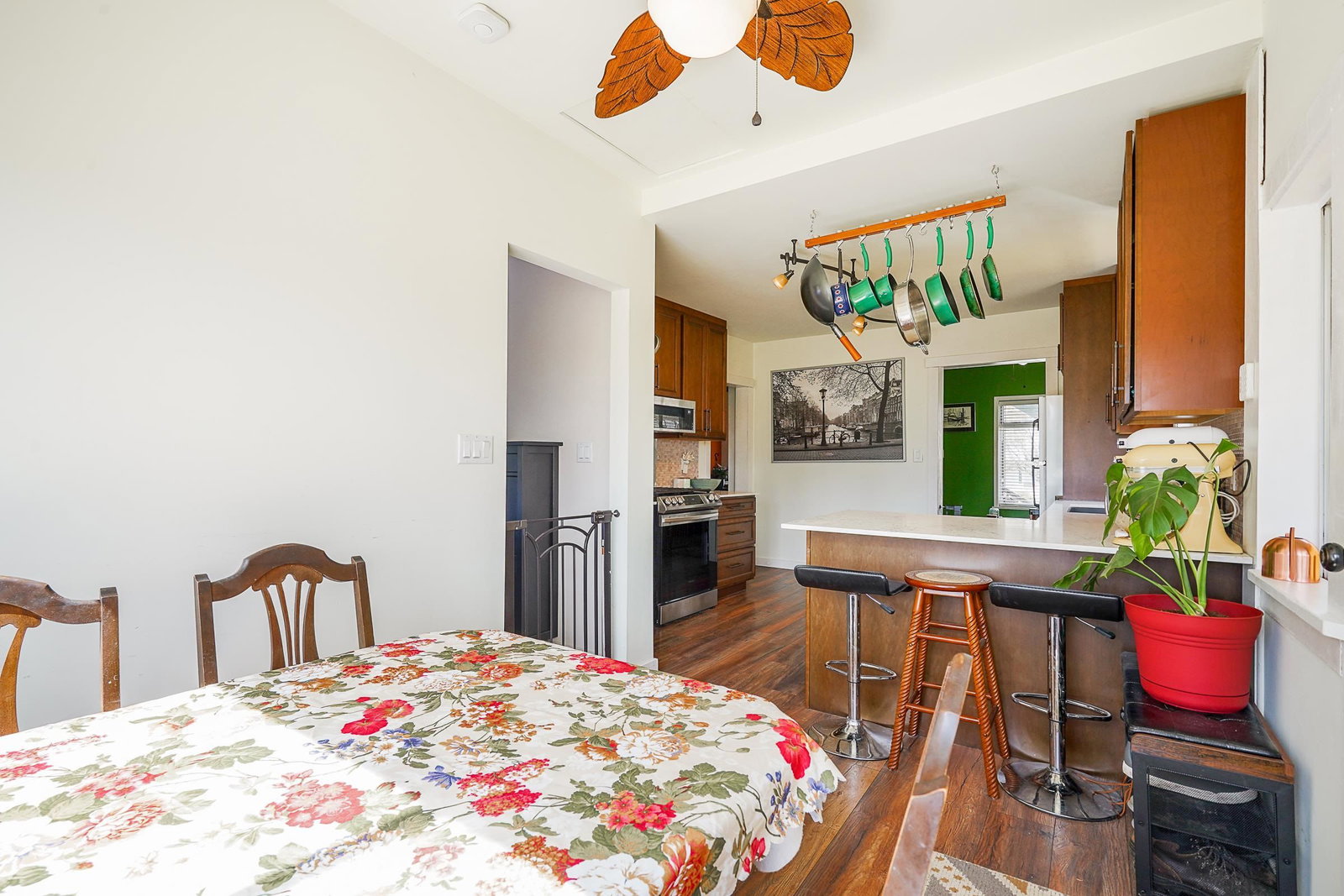 Listing Image 12