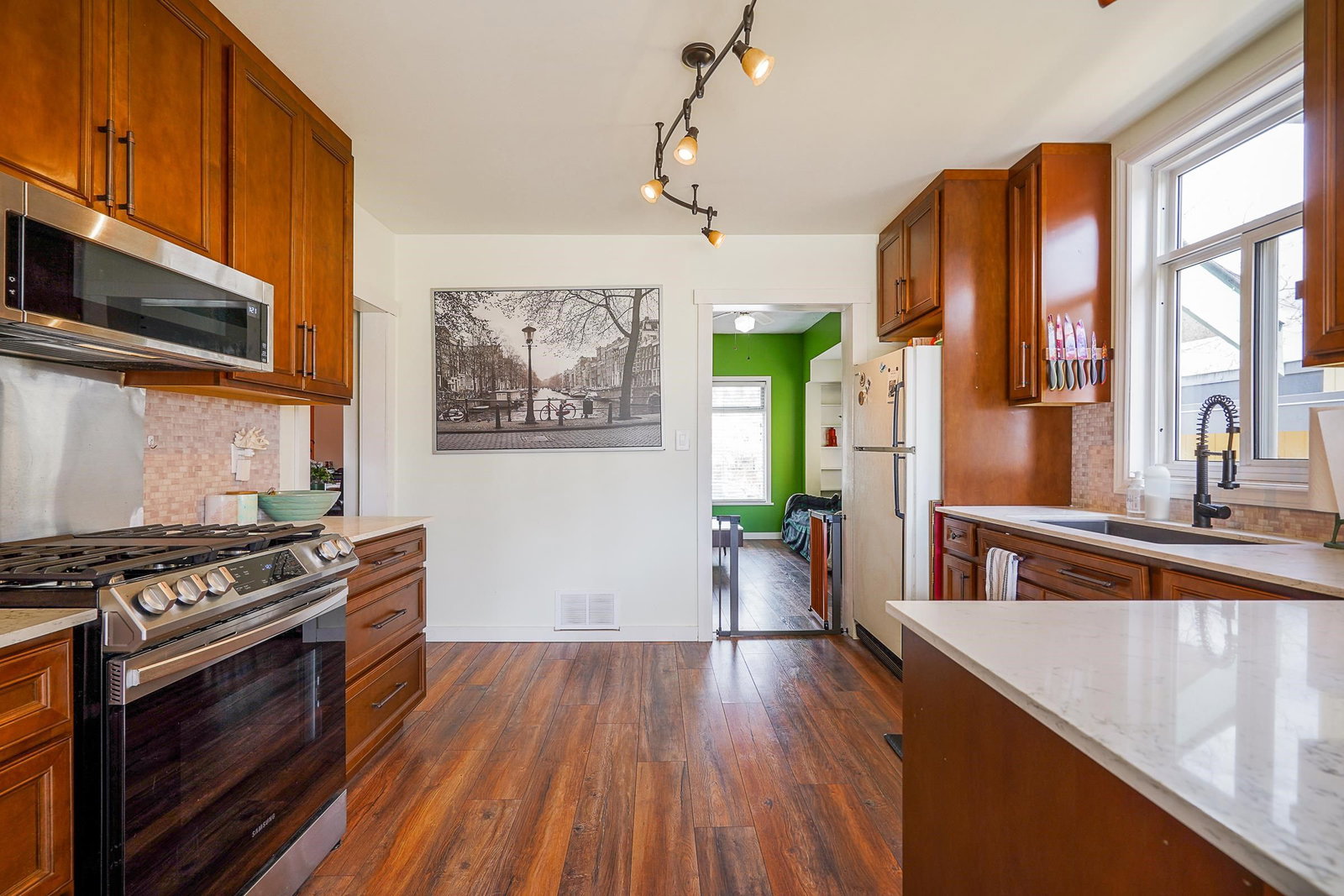 Listing Image 9