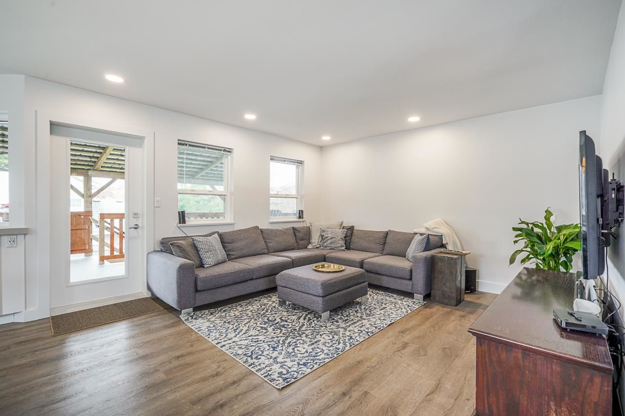 Listing Image 11