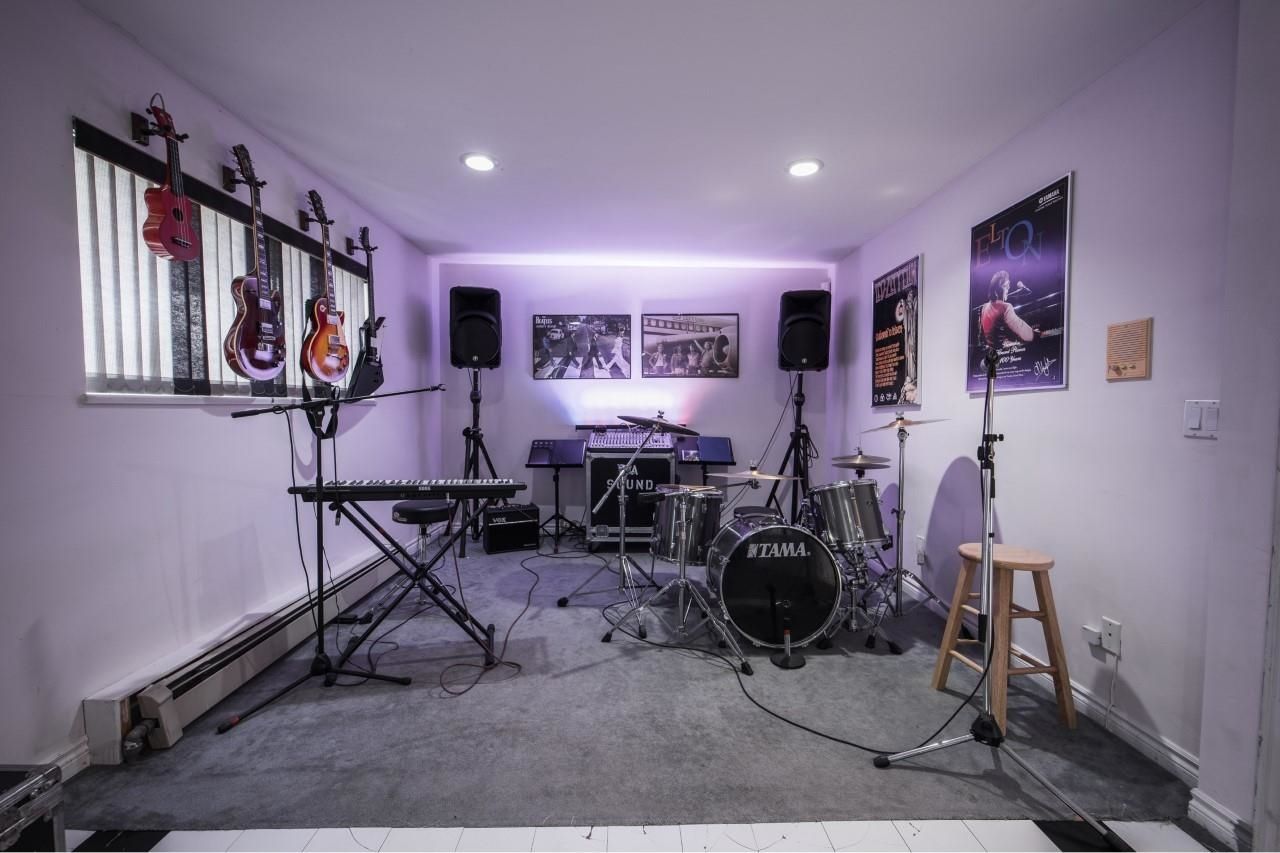 Listing Image 24
