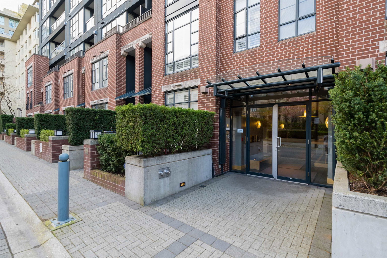 Listing Image 4