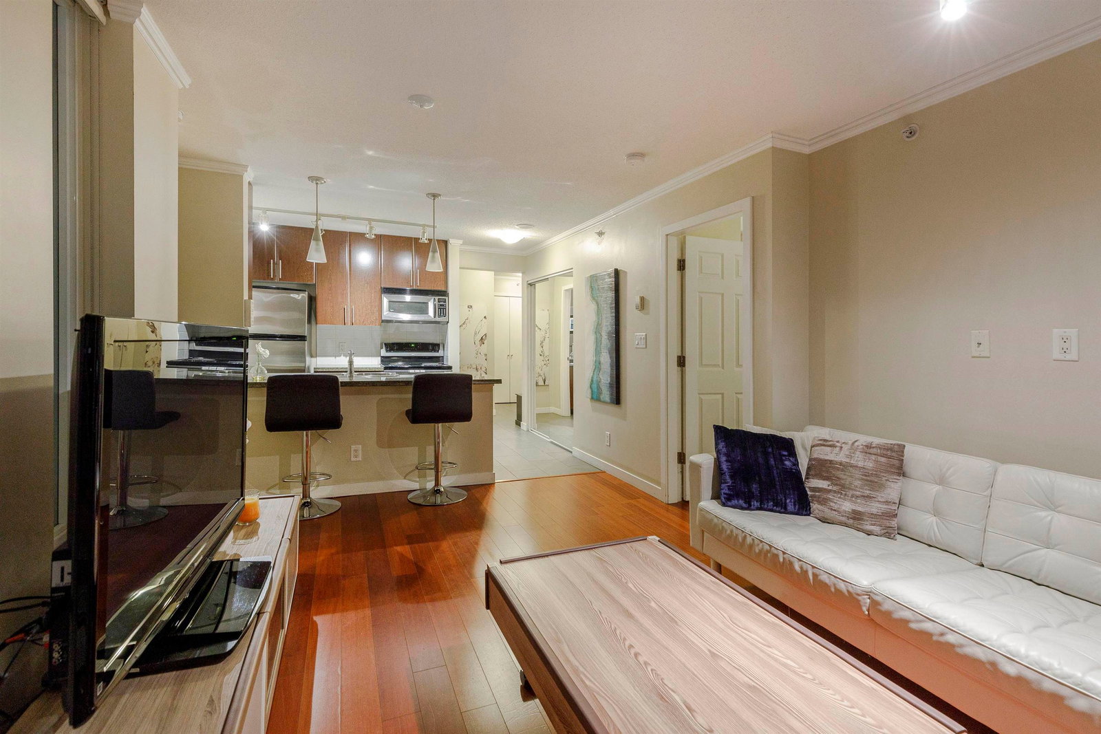 Listing Image 5