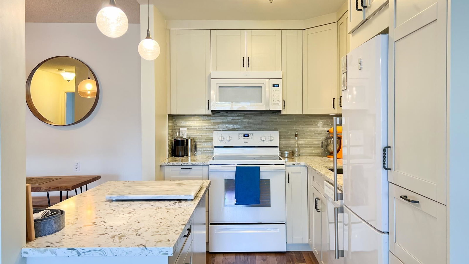 Listing Image 5