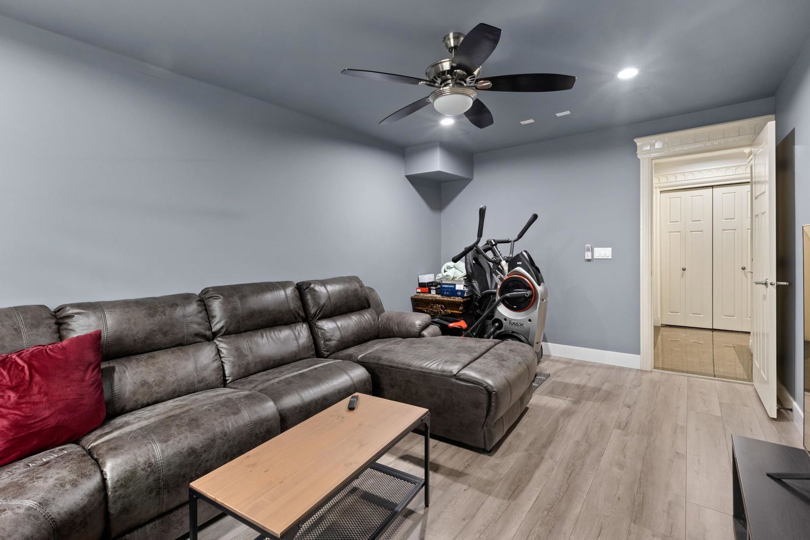 Listing Image 9