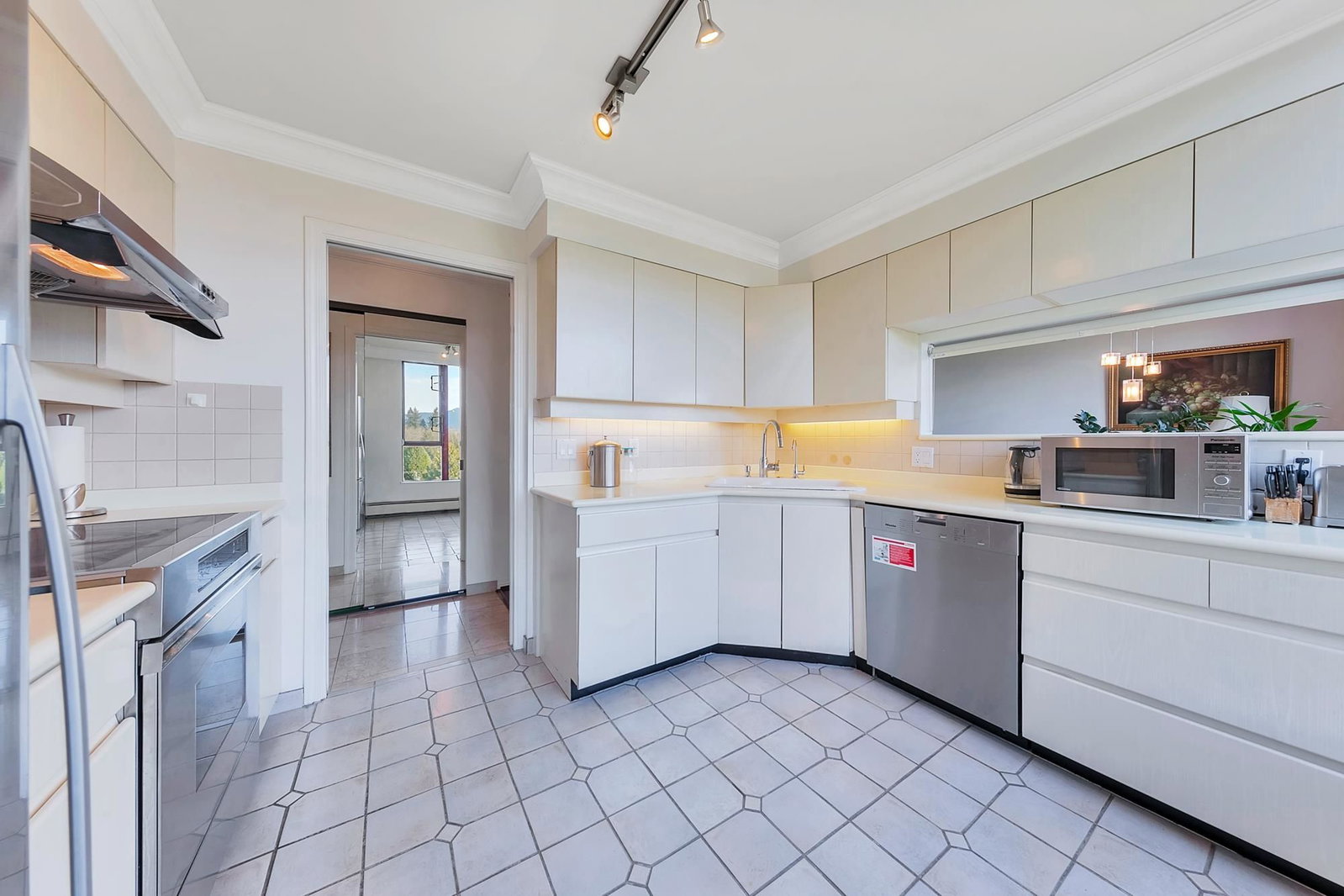 Listing Image 8