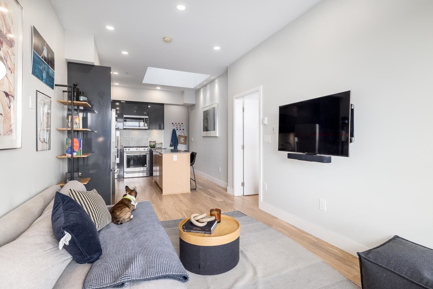 Listing Image 14
