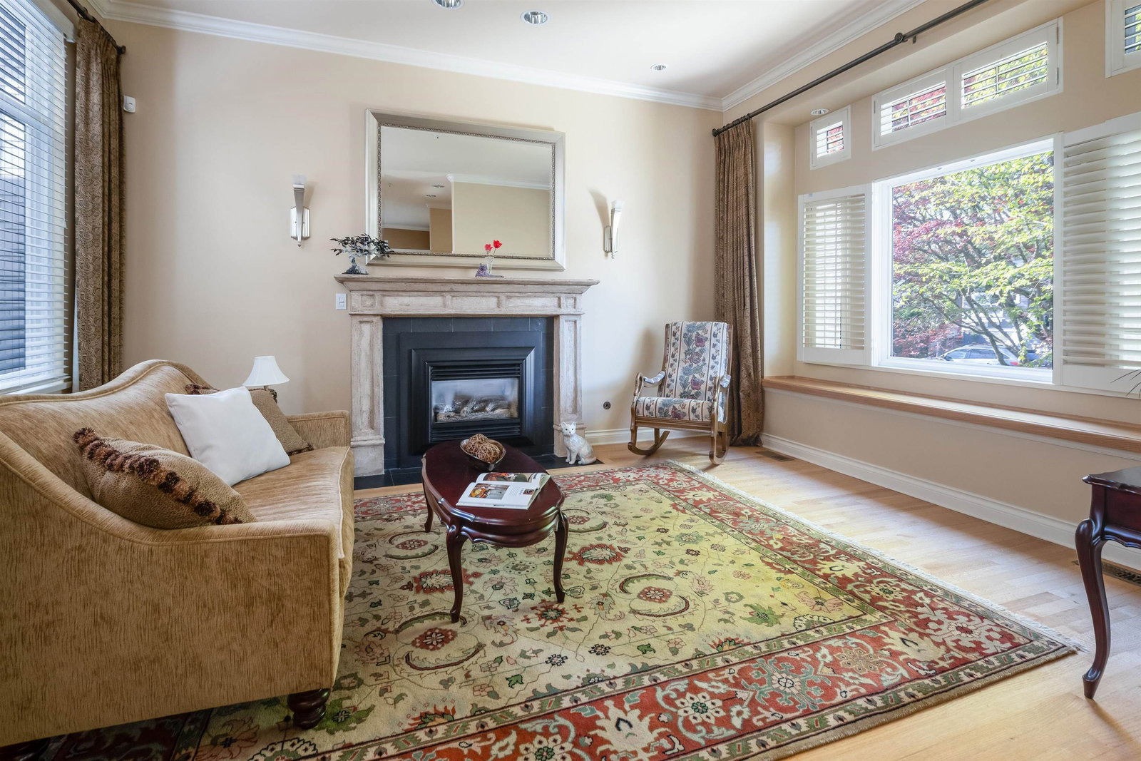 Listing Image 4