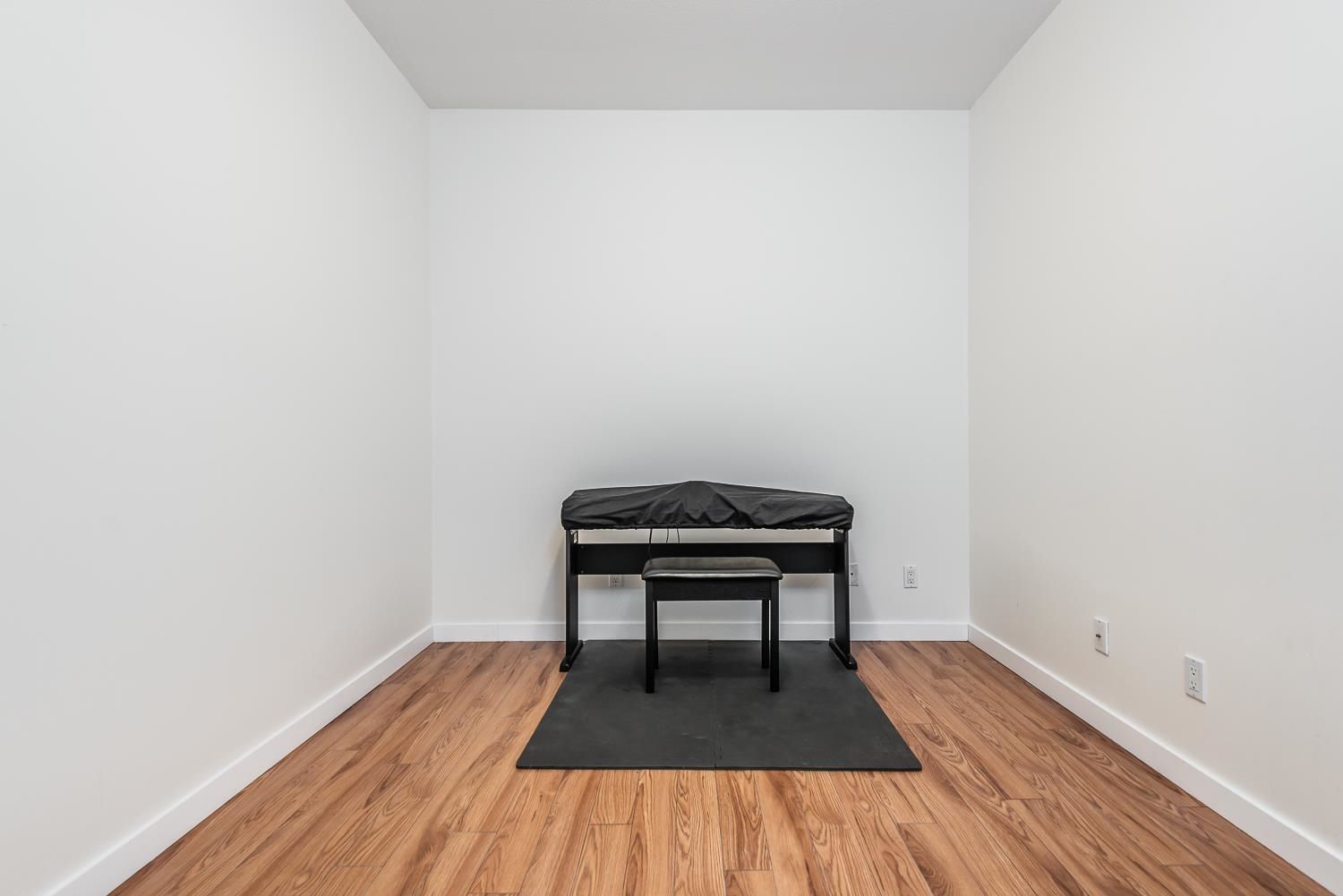 Listing Image 24