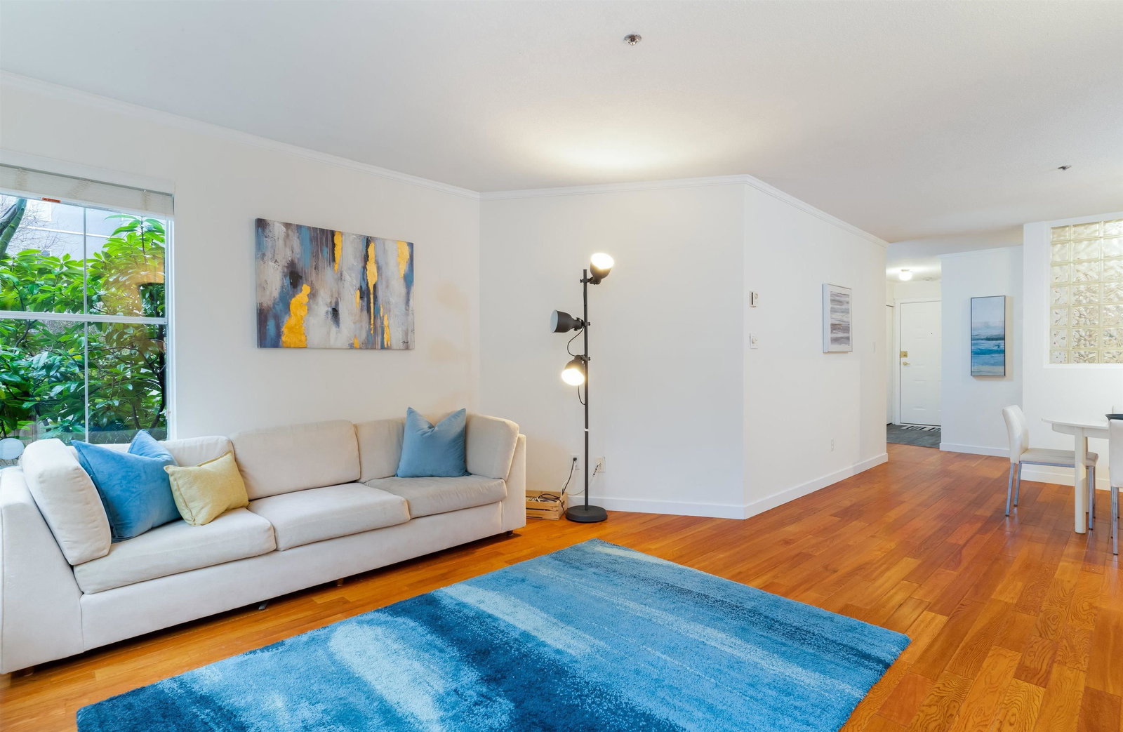 Listing Image 6